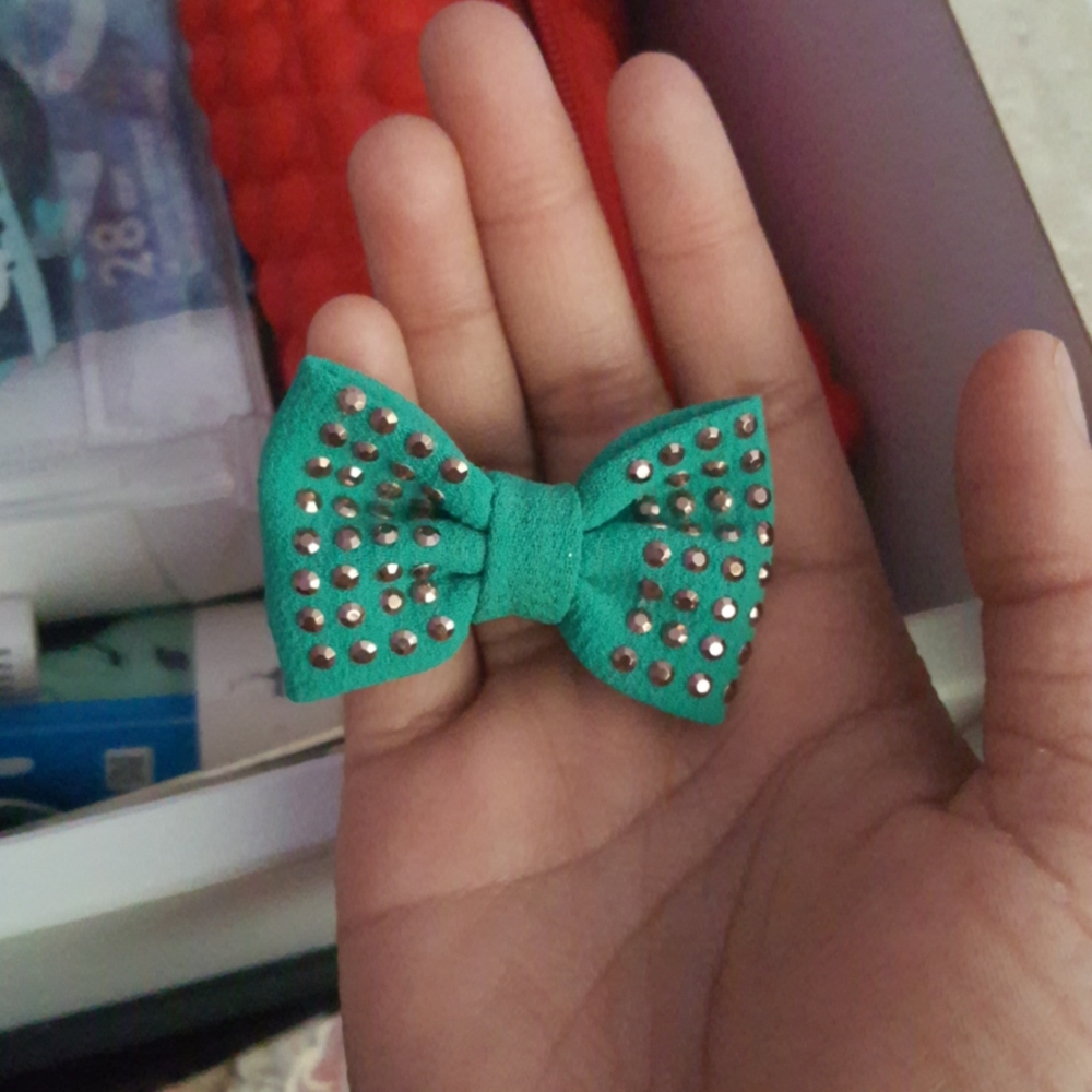 Green studded bow hair clip